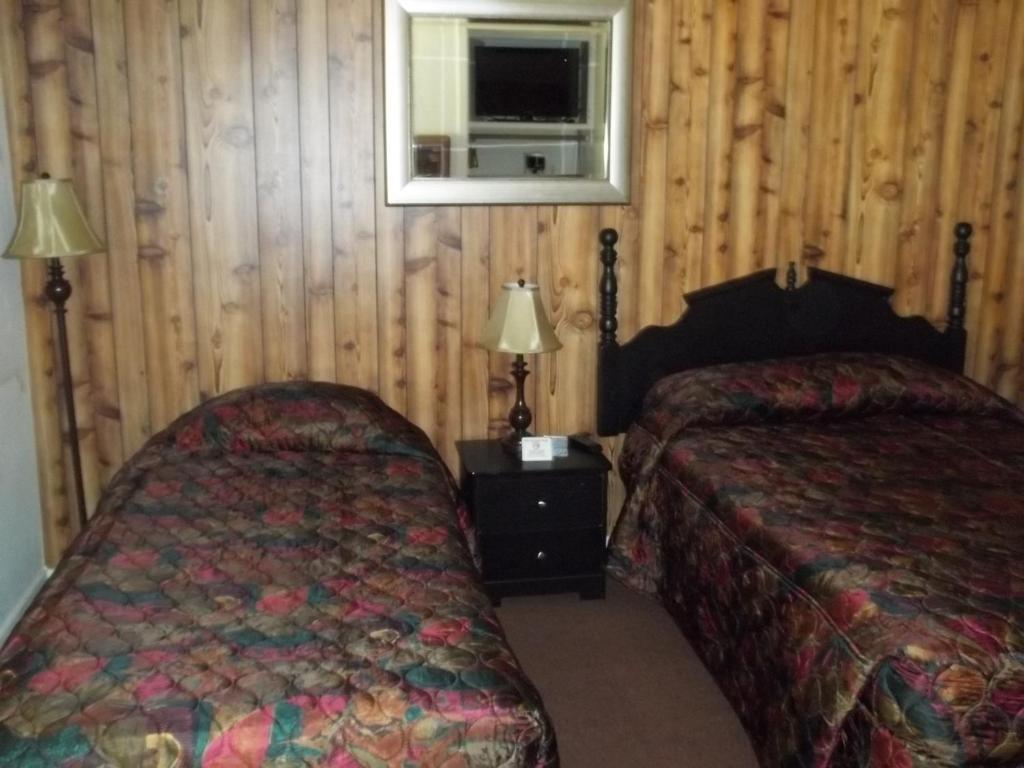White Chief Mountain Lodge Fish Camp Room photo