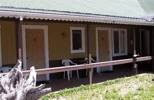 White Chief Mountain Lodge Fish Camp Exterior photo