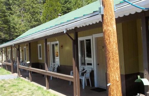 White Chief Mountain Lodge Fish Camp Exterior photo